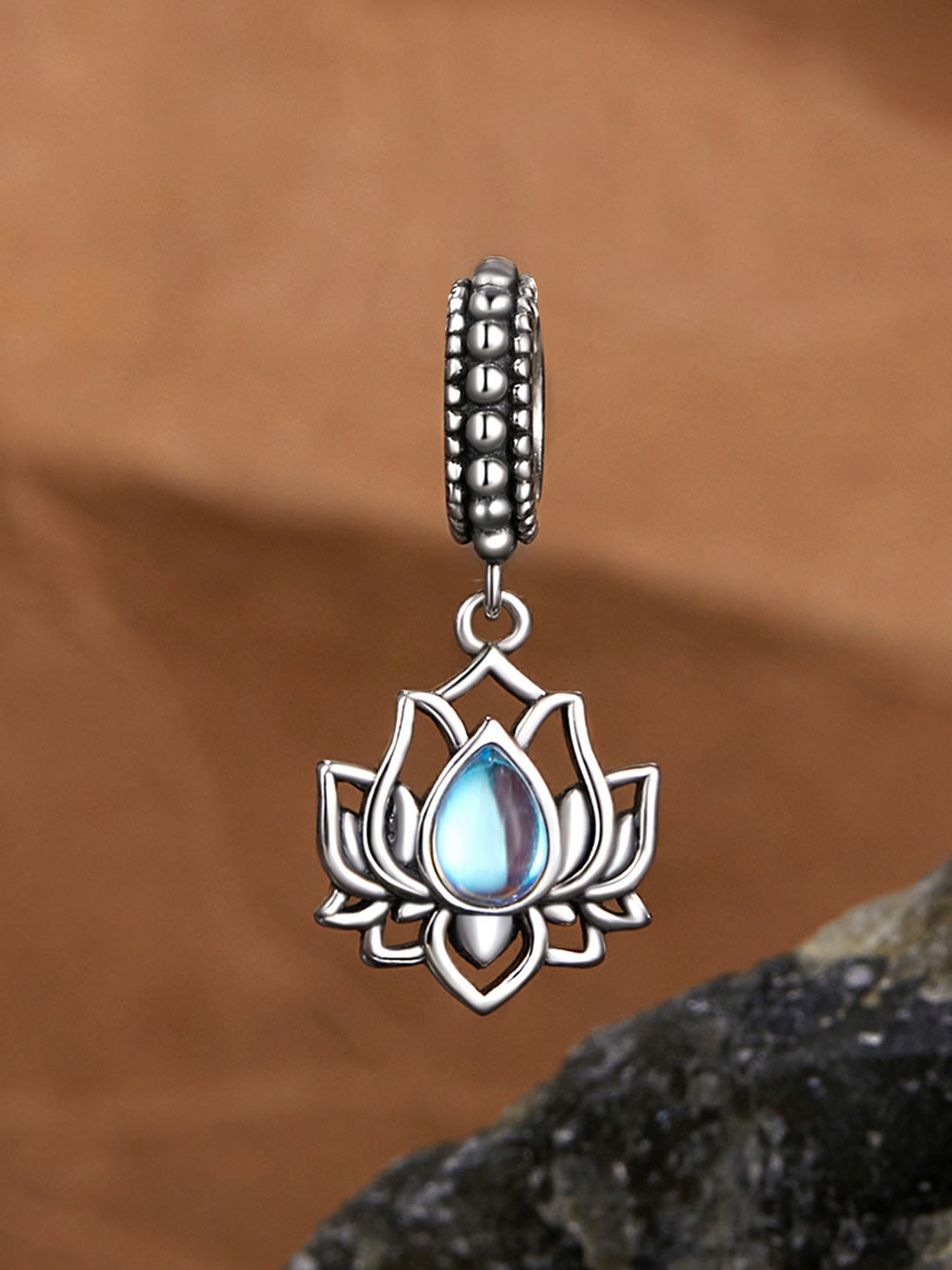 Pandantiv din Argint Moonstone Lotus Serenity