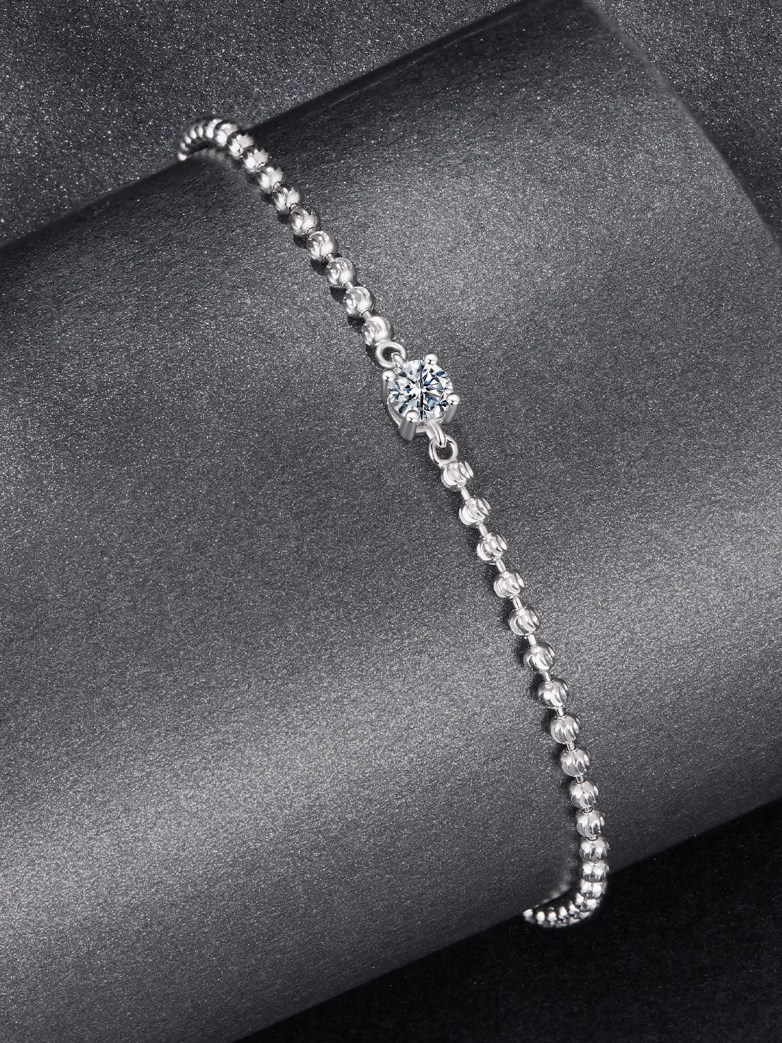 Brățară fină din argint ideală pentru layering cu moissanite