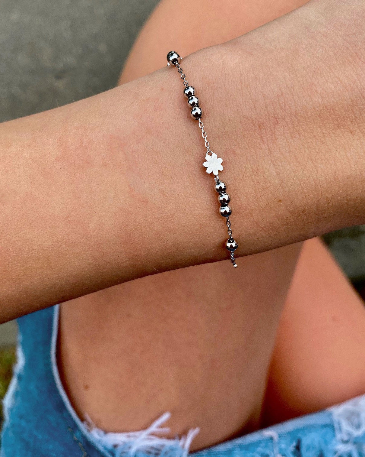 Brățară argint cu flori emailate albe