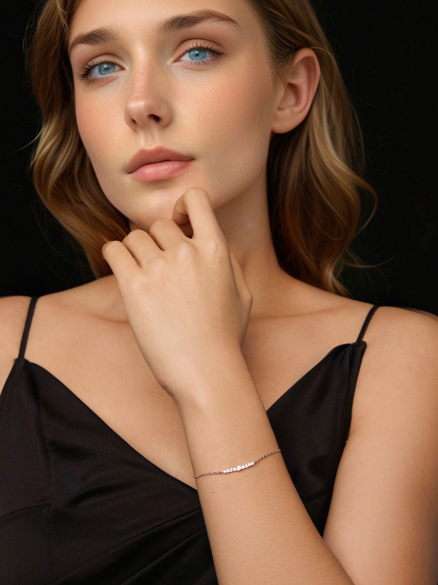 Brățară minimalistă din argint cu moissanite aliniate elegant