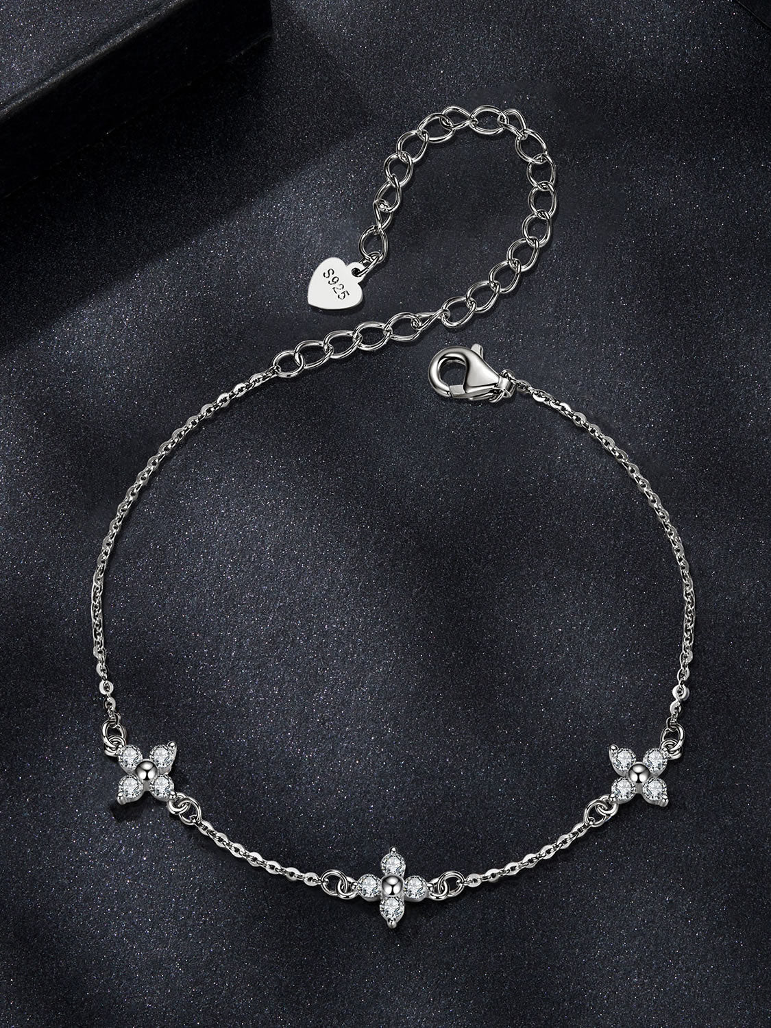 Brățară elegantă din argint cu moissanite