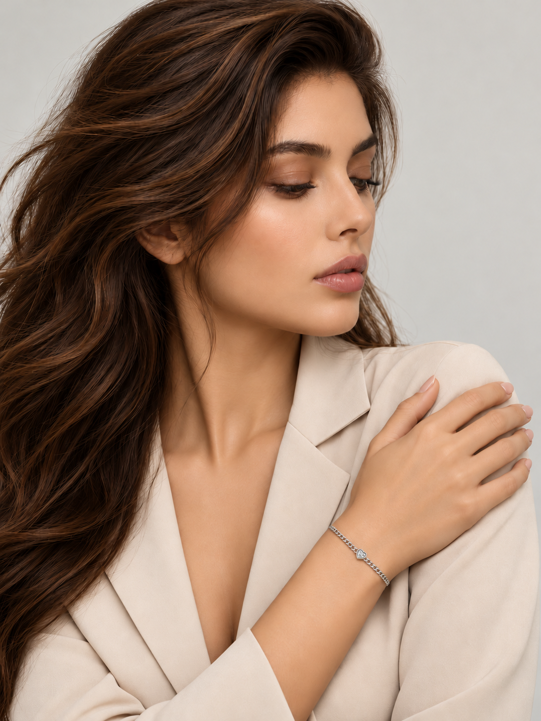 Brățară din Argint Moissanite Silver Heart Cuban pe model