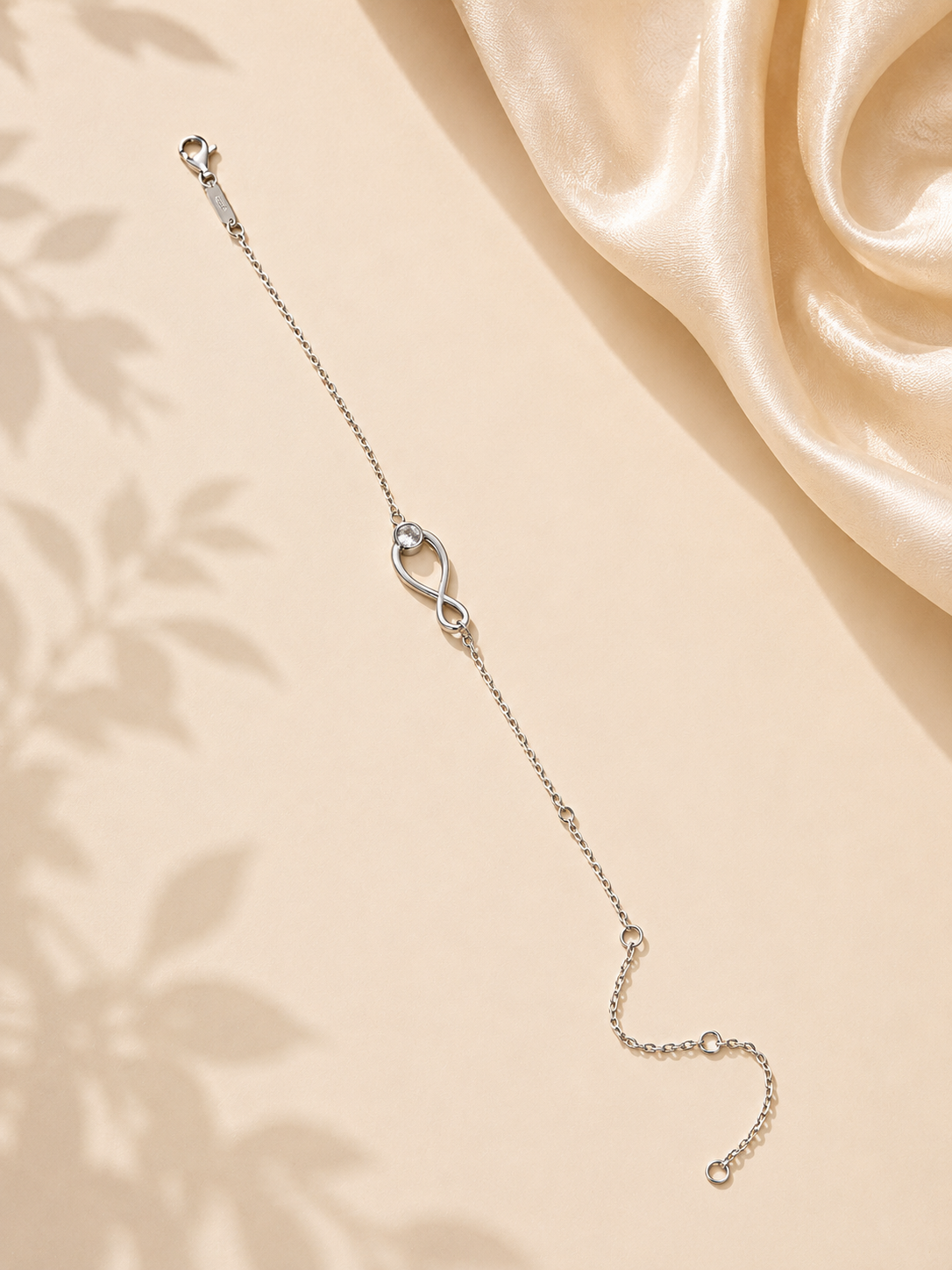 Brățară romantică pentru femei cu moissanite spate