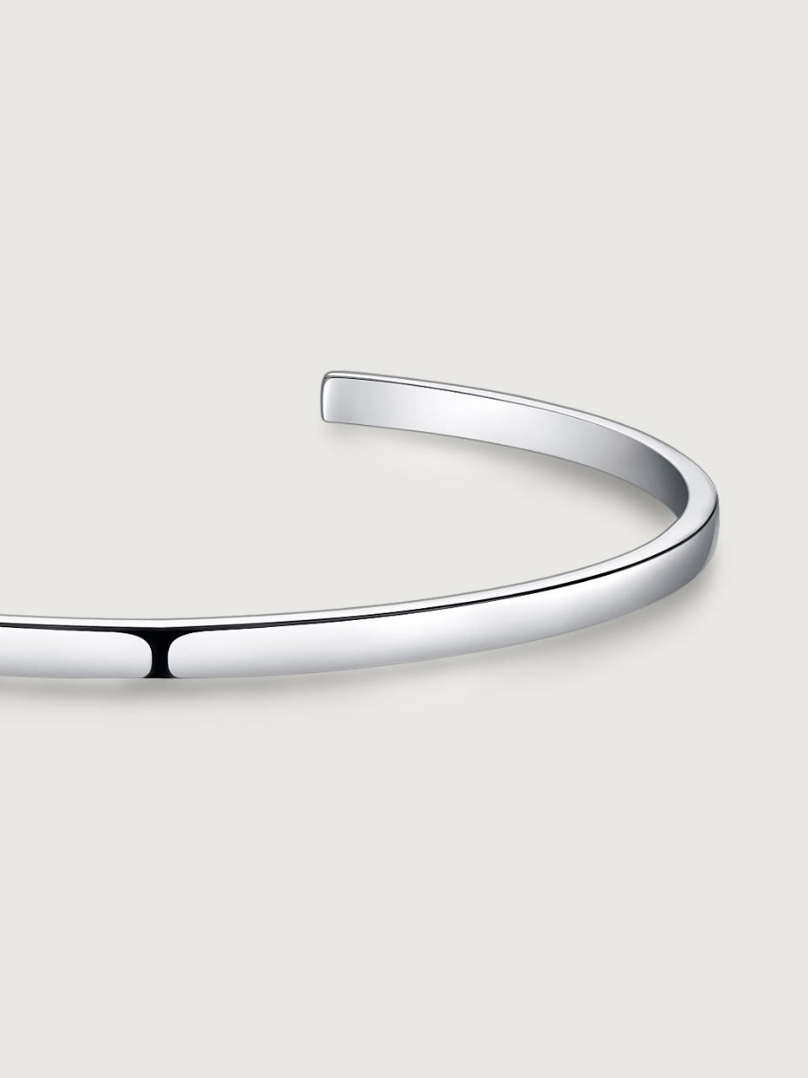 Detaliu bratara cuff din argint