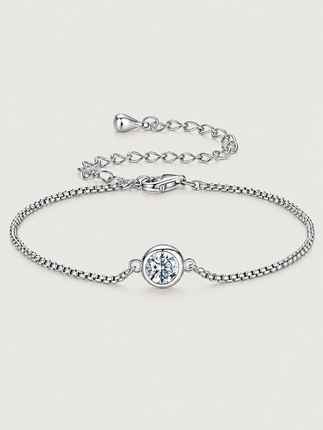Brățară din argint cu moissanite halo elegant