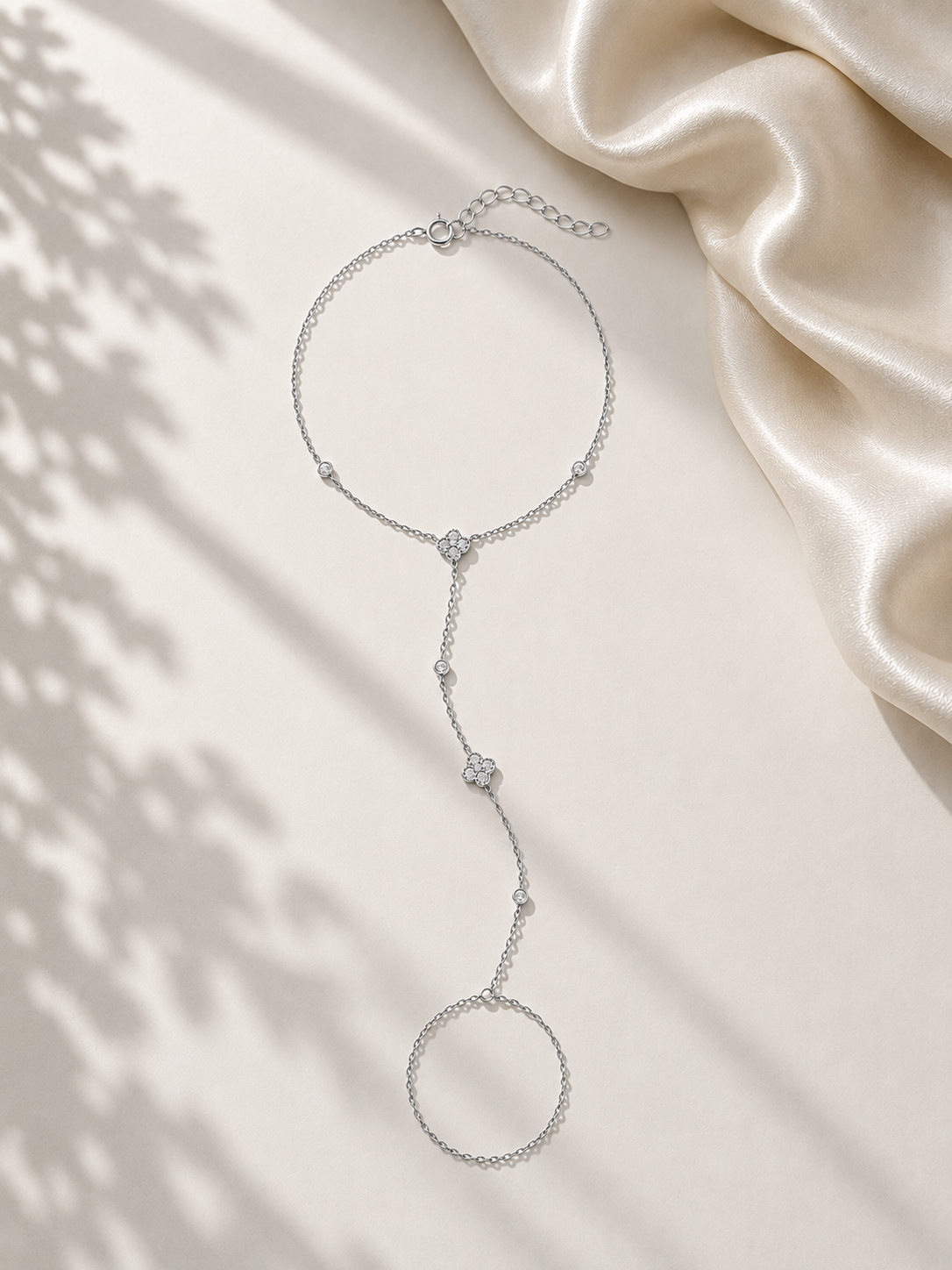 Brățară argintie hand chain florală