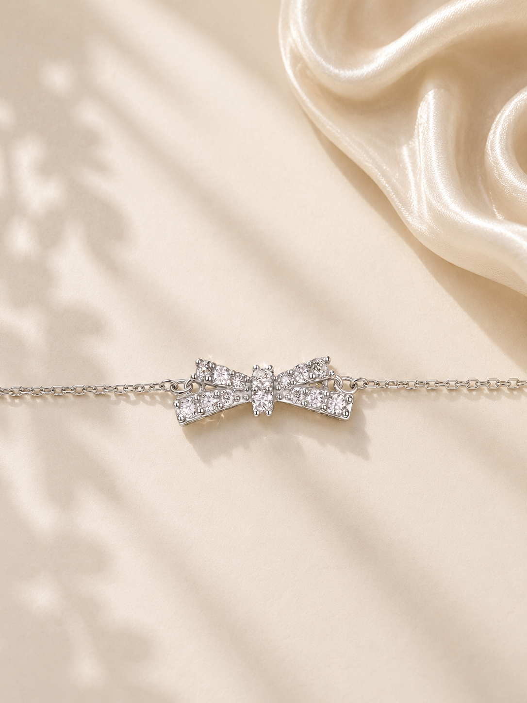Brățară premium din argint cu fundă și pietre moissanite