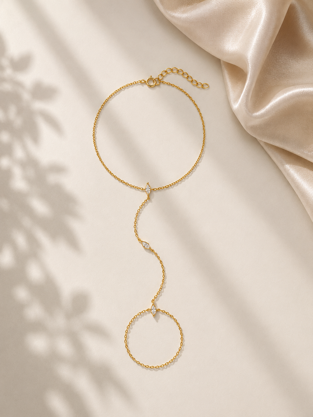 Brățară hand chain aurie cu zirconii marquise