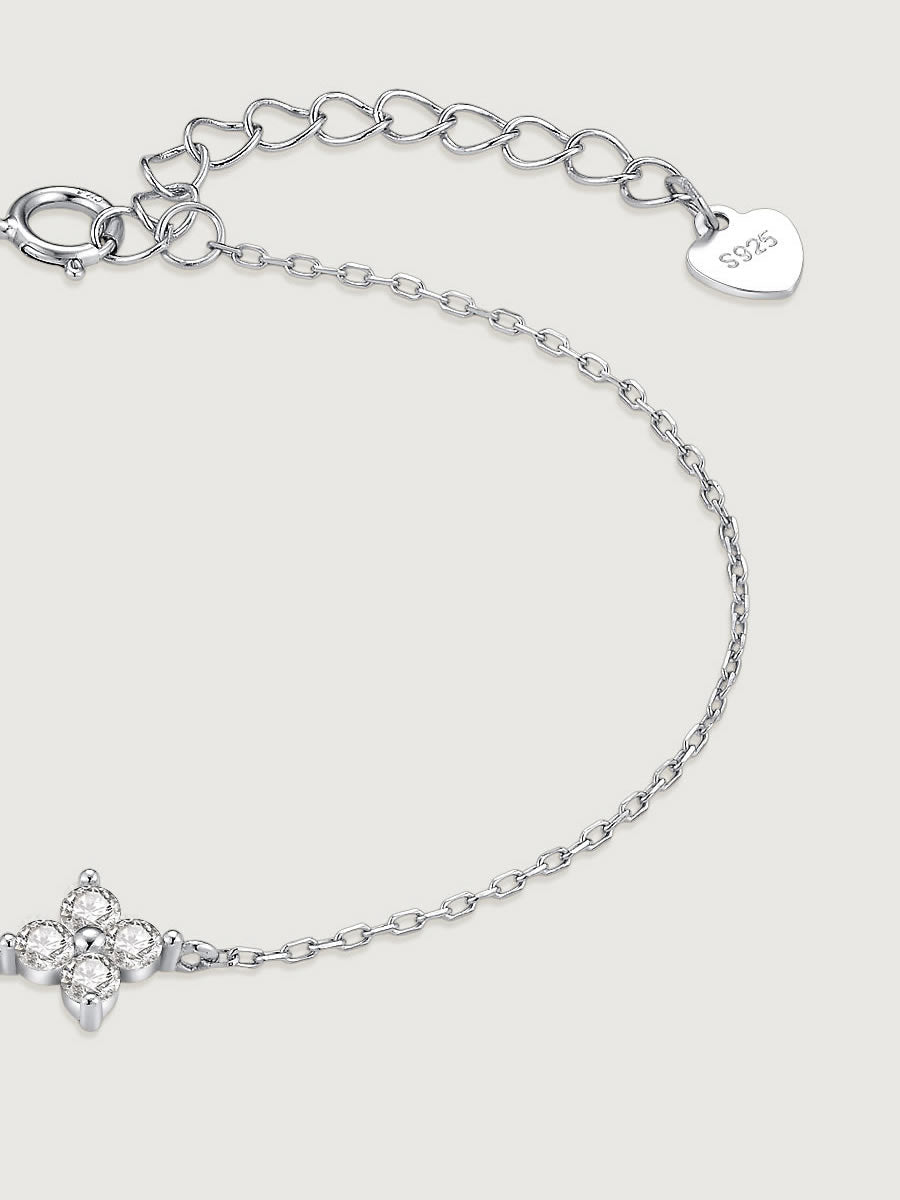 Bratara minimalista din argint cu design floral elegant