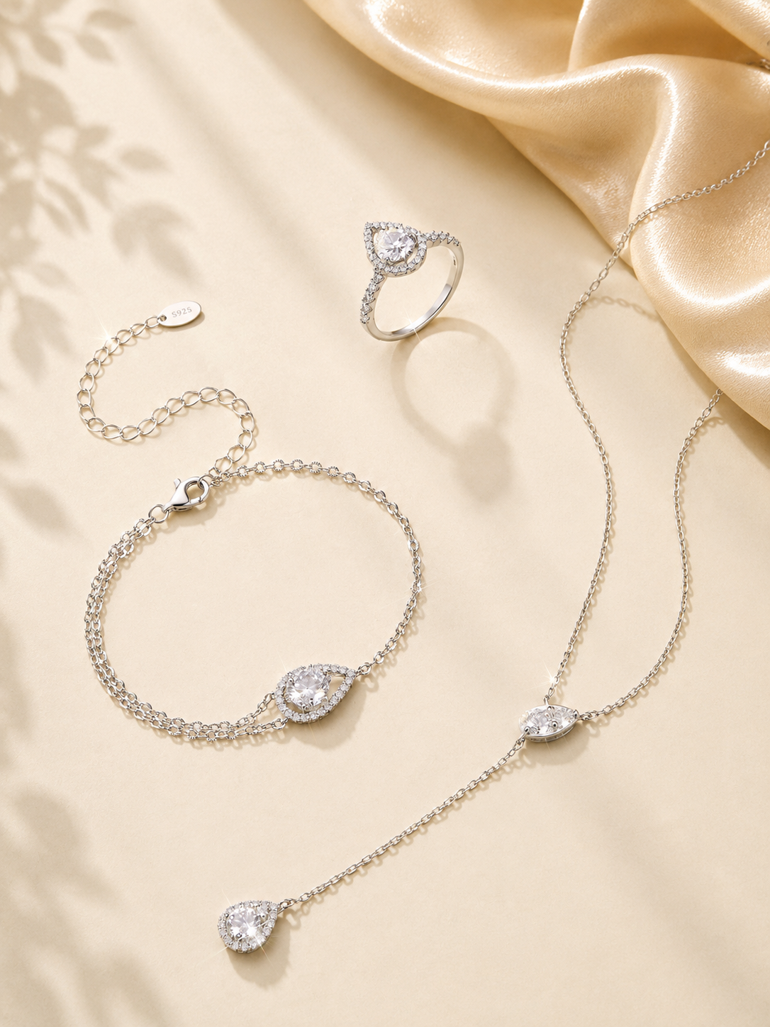 Brățară din argint placat cu Rhodium și Moissanite Pear Cut
