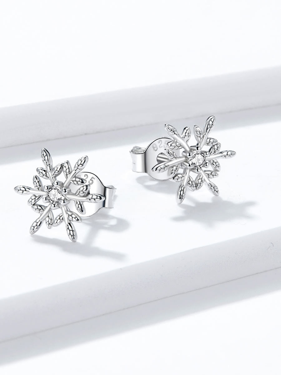 Cercei din argint cu design 3D fulg si zirconiu