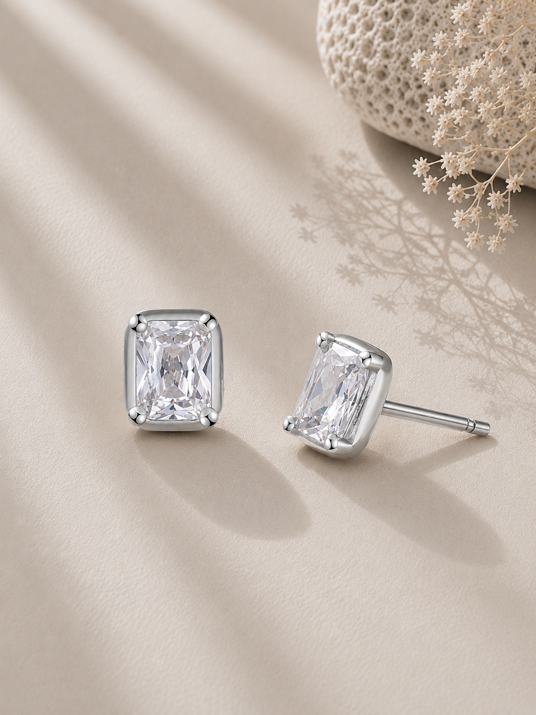 Cercei din argint 925 Radiant Grace cu zirconiu radiant cut editorial unghi diferit