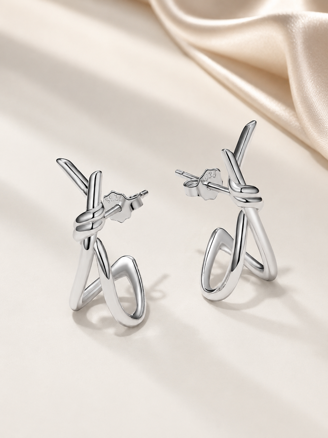 Cercei din argint cu design sculptural și dimensiune 20 mm