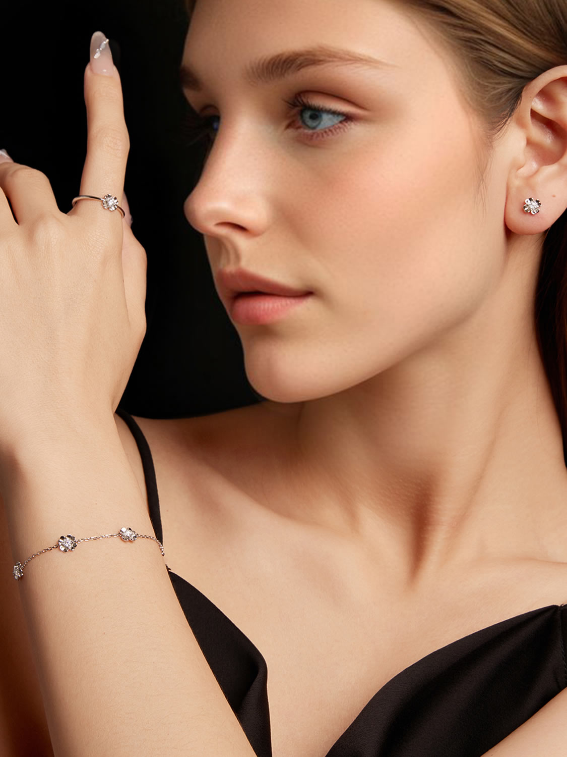 Cercei eleganti din argint cu design floral si moissanite set