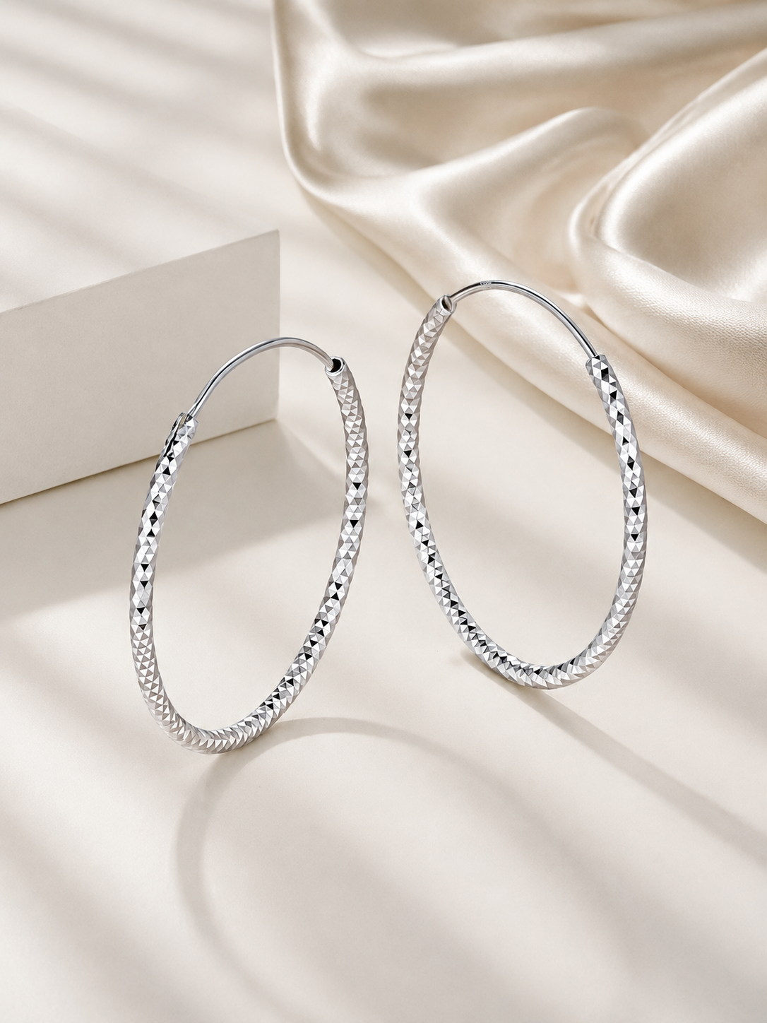 Cercei argintii Diamond Cut cu suprafață fațetată