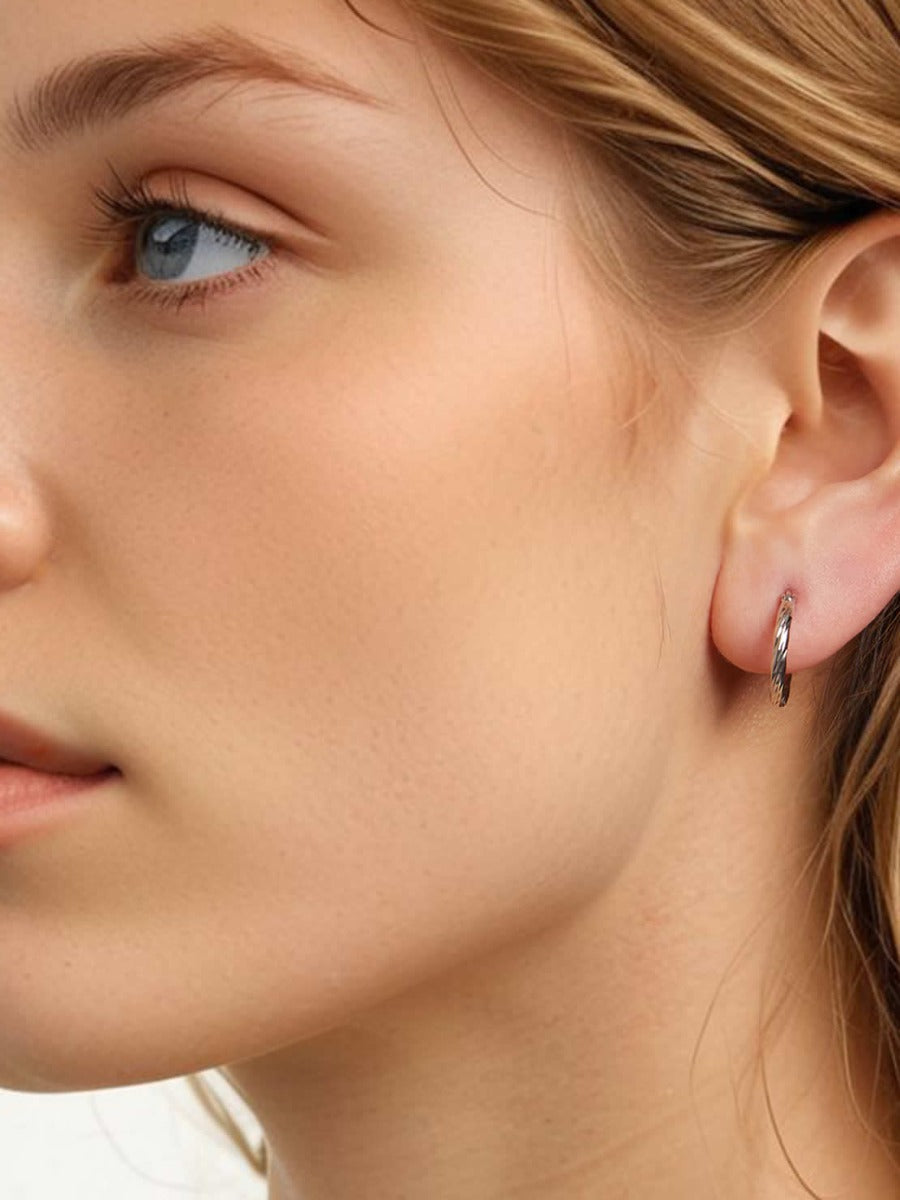 Cercei creole din argint cu finisaj Diamond Cut
