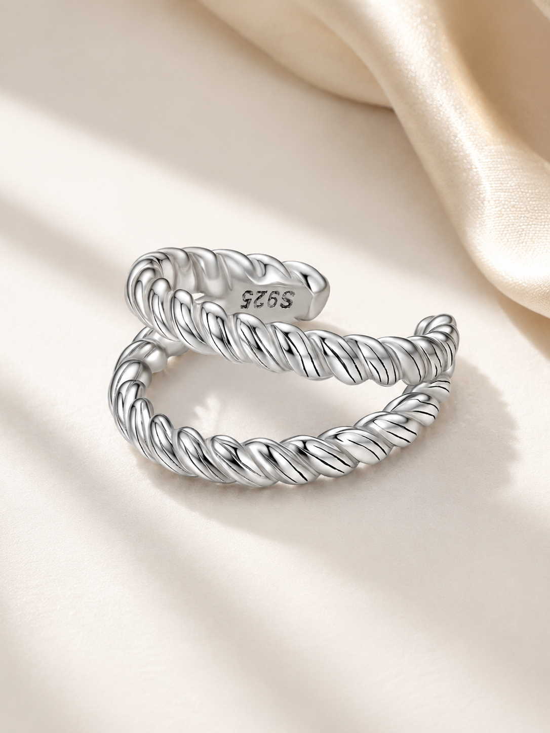 Cercei ear cuff din argint cu design torsadat modern