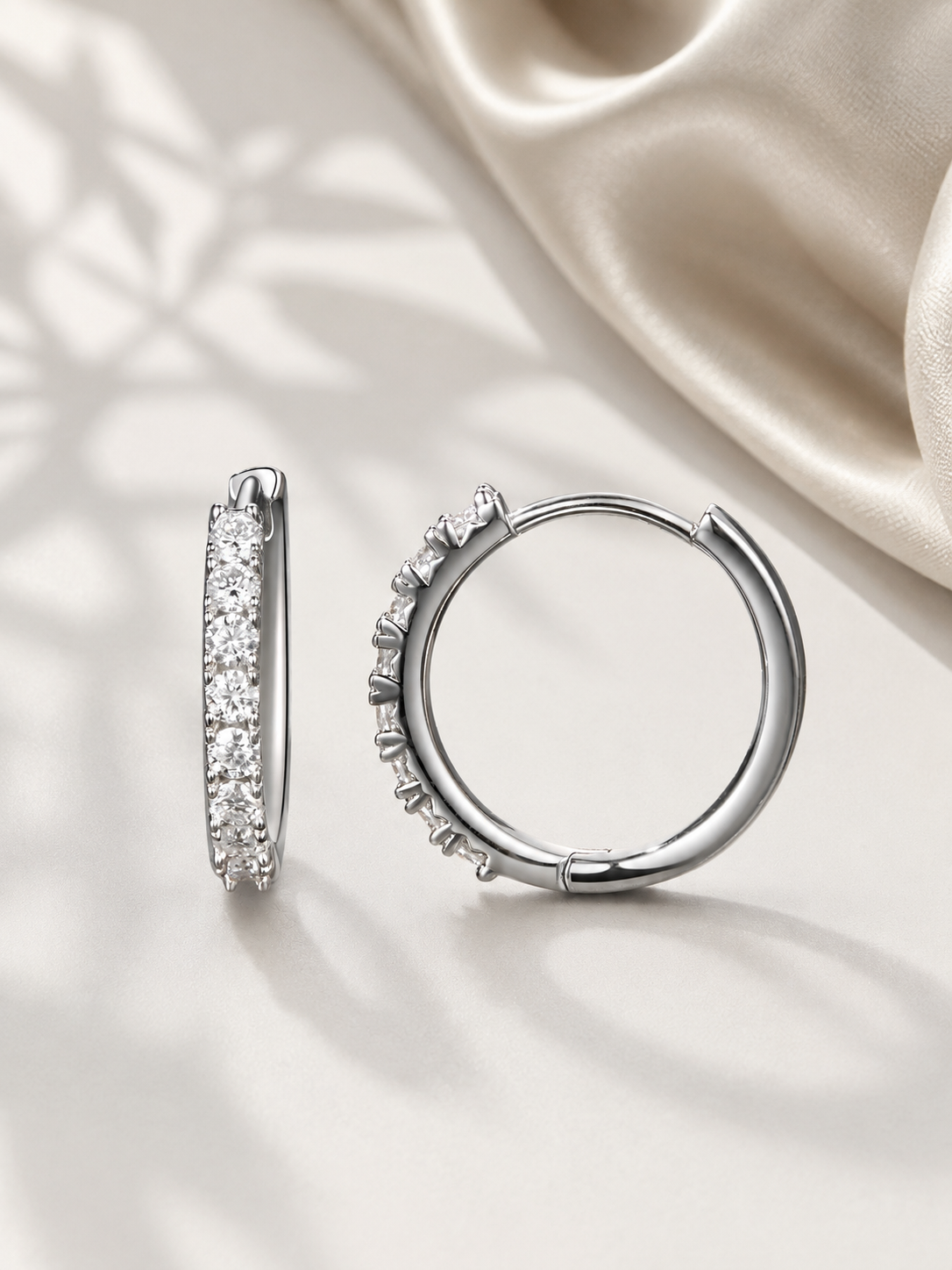 Cercei din argint cu moissanite model hoops elegant