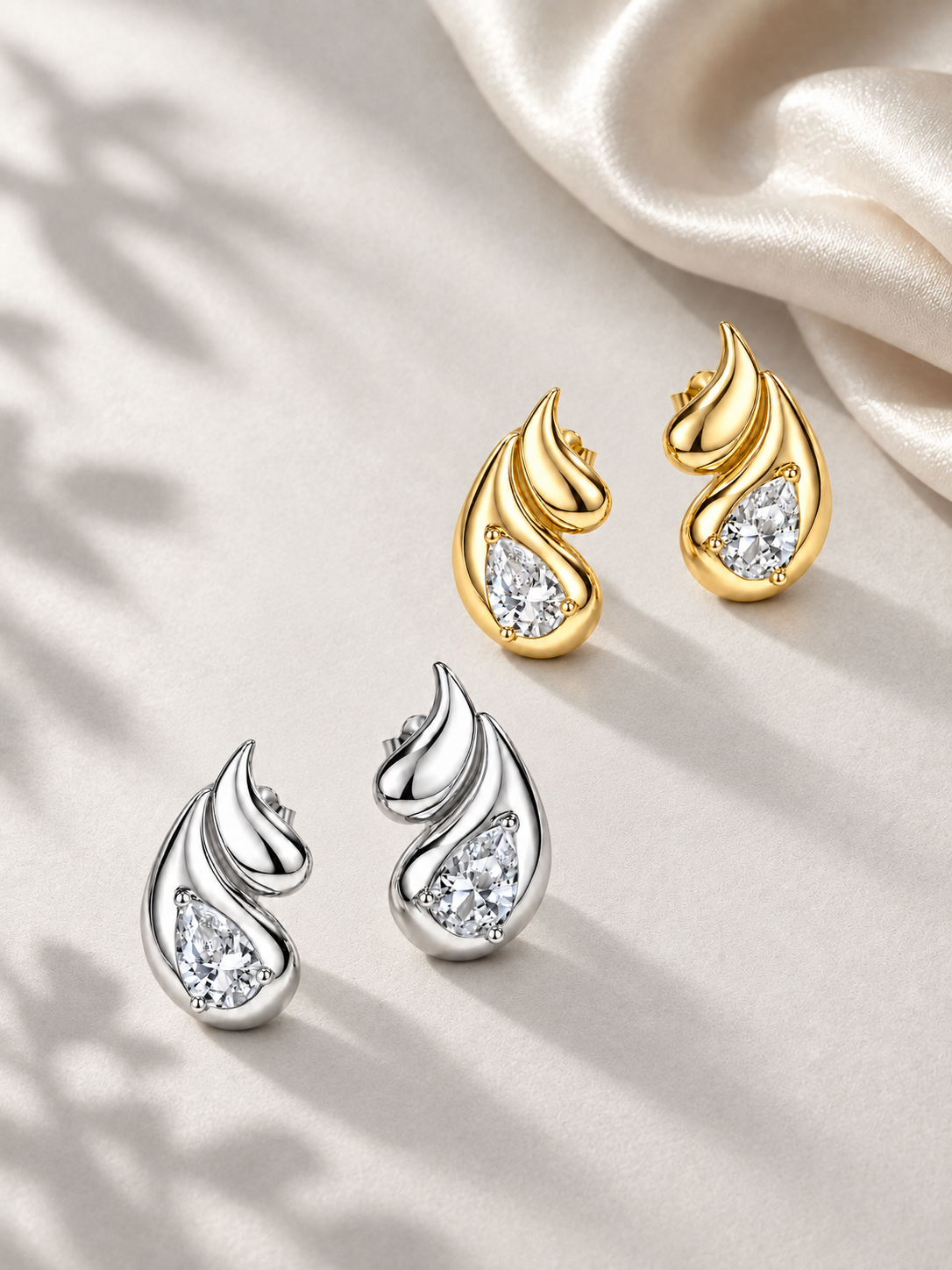 Cercei Flame Drop Aurii si Argintii cu Moissanite