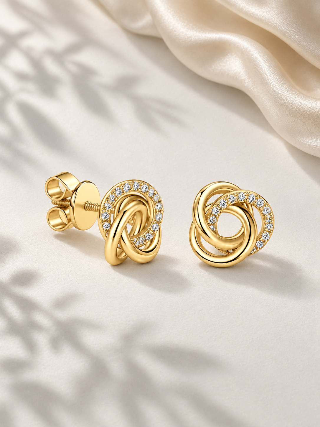 Cercei Gold Eternal Knot cu Moissanite 6A