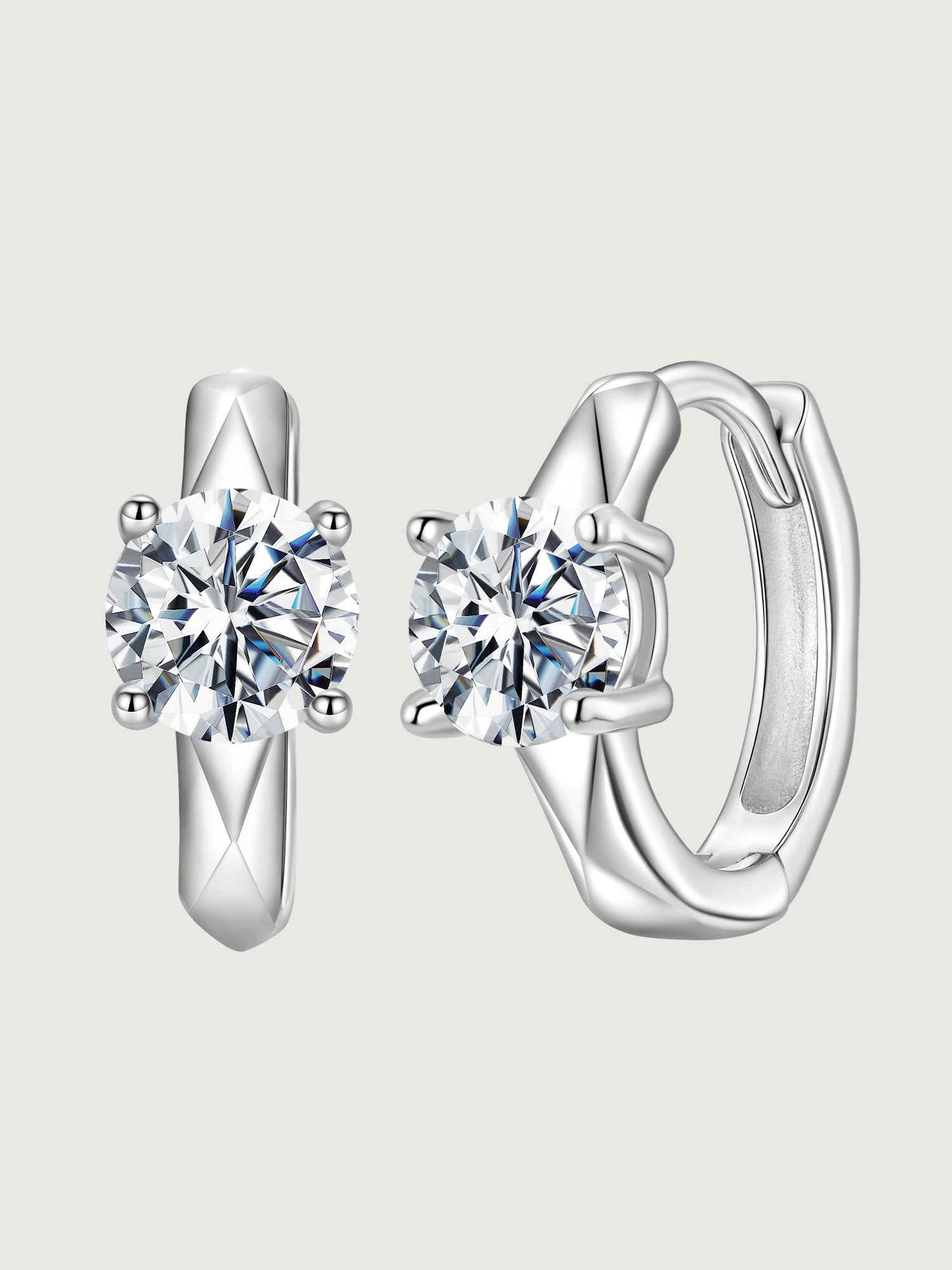 Cercei hoop din argint cu moissanite
