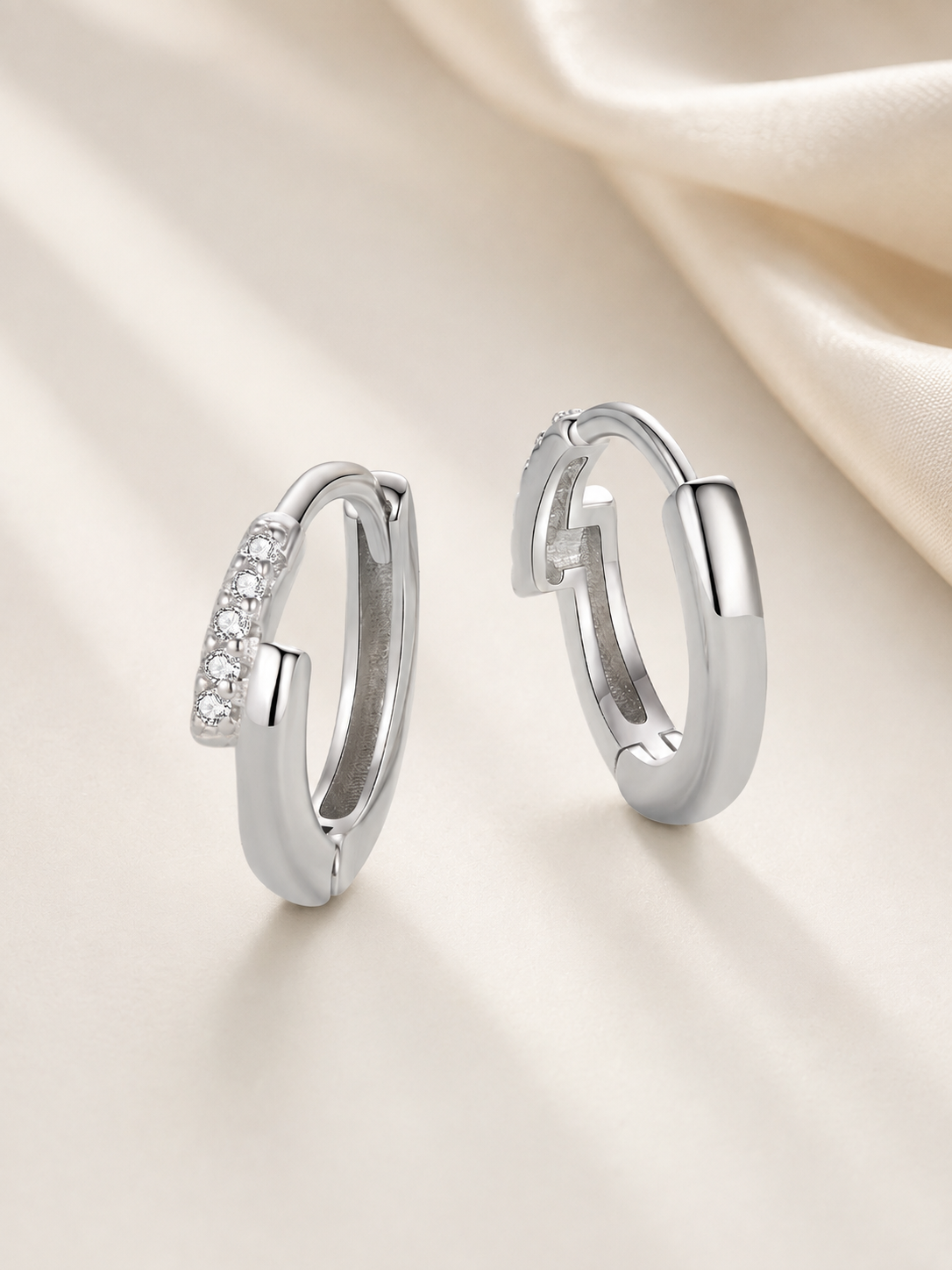 Cercei hoop cu zirconii din argint dimensiune 12 mm