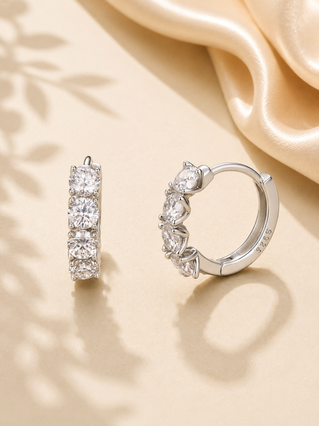 Cercei huggie din argint 925 cu Moissanite