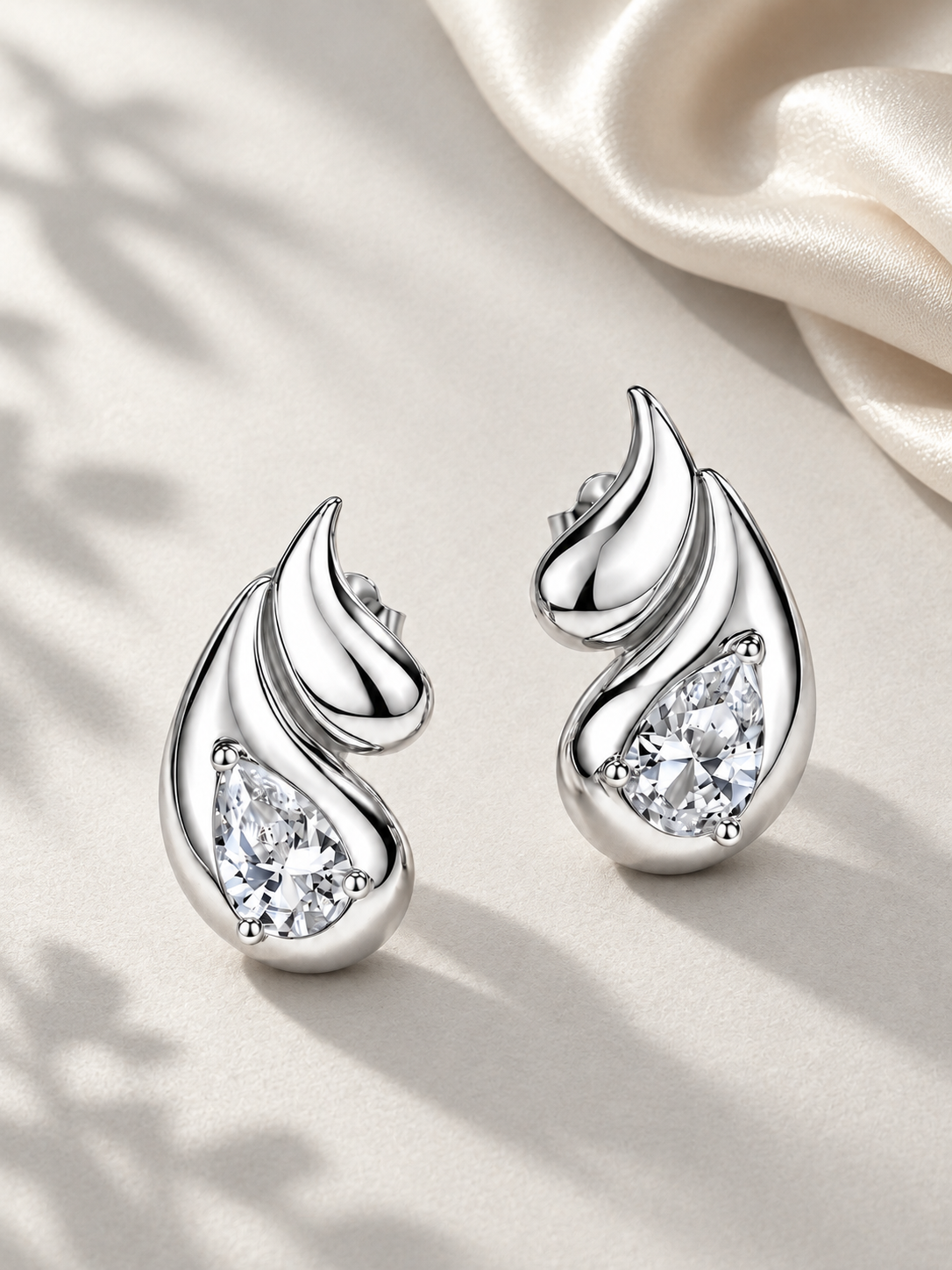 Cercei Moissanite Silver cu Design Inspirat de Flacără