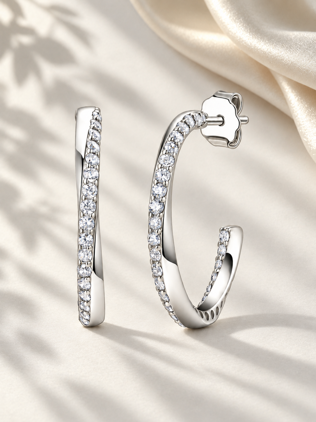 Cercei Silver cu Moissanite și Linie Curbată