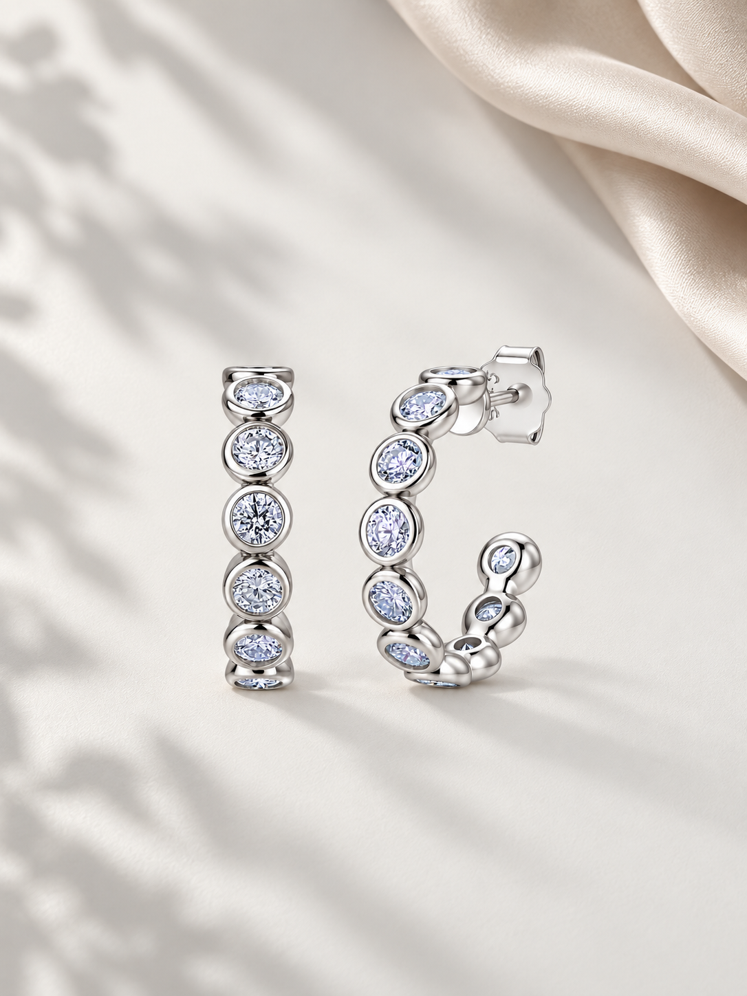 Cercei Silver Orbit Line cu Moissanite 6A