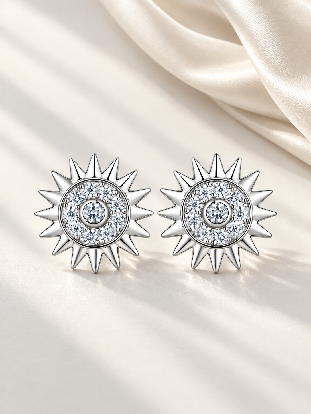 Cercei Soare Argintii cu Moissanite Albe