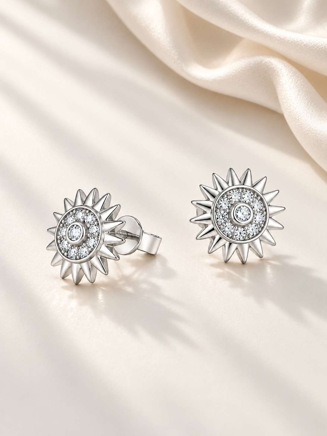 Cercei Solar Radiance Argintii cu Moissanite