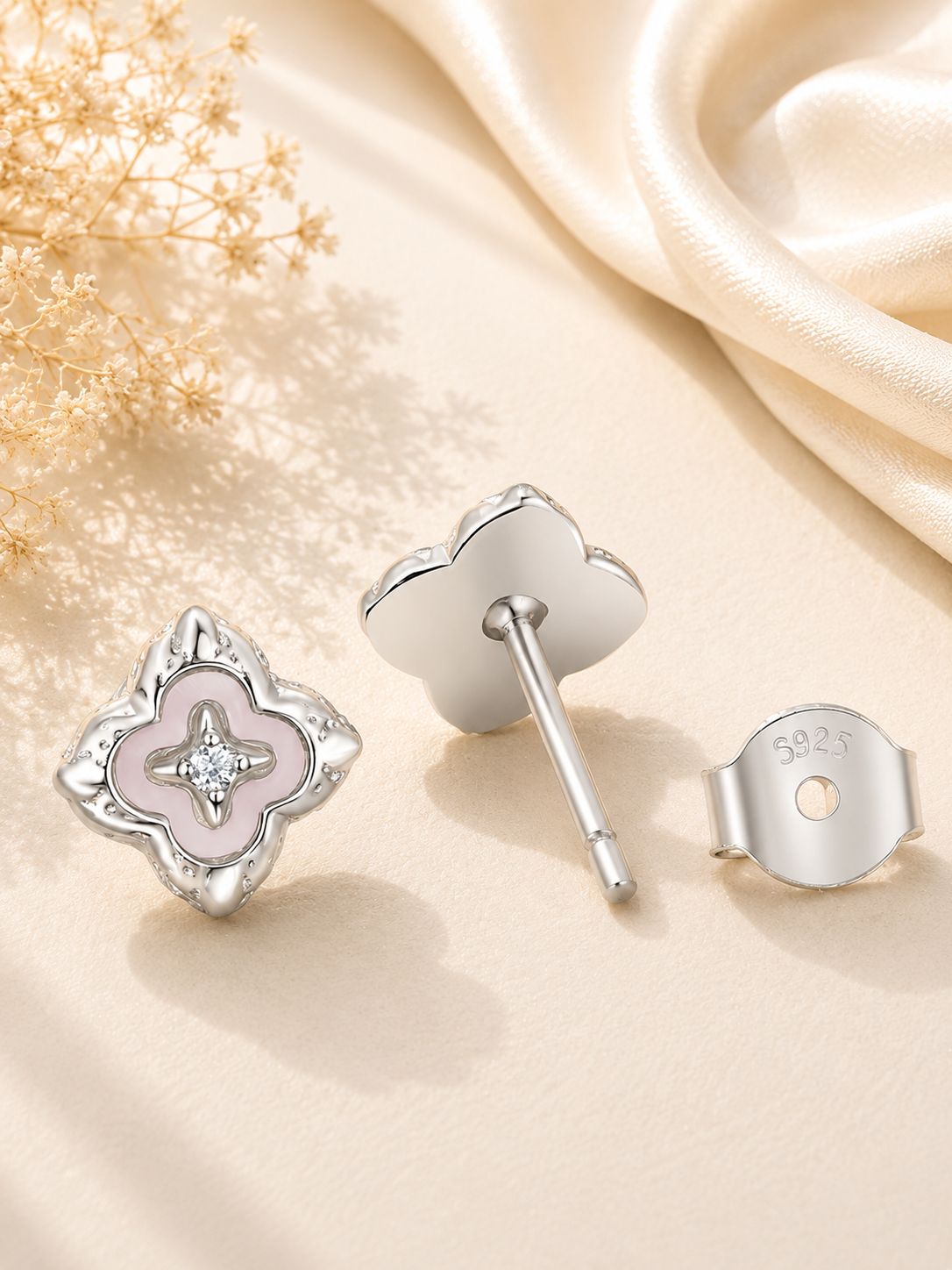 Cercei stud din argint in forma de trifoi modern