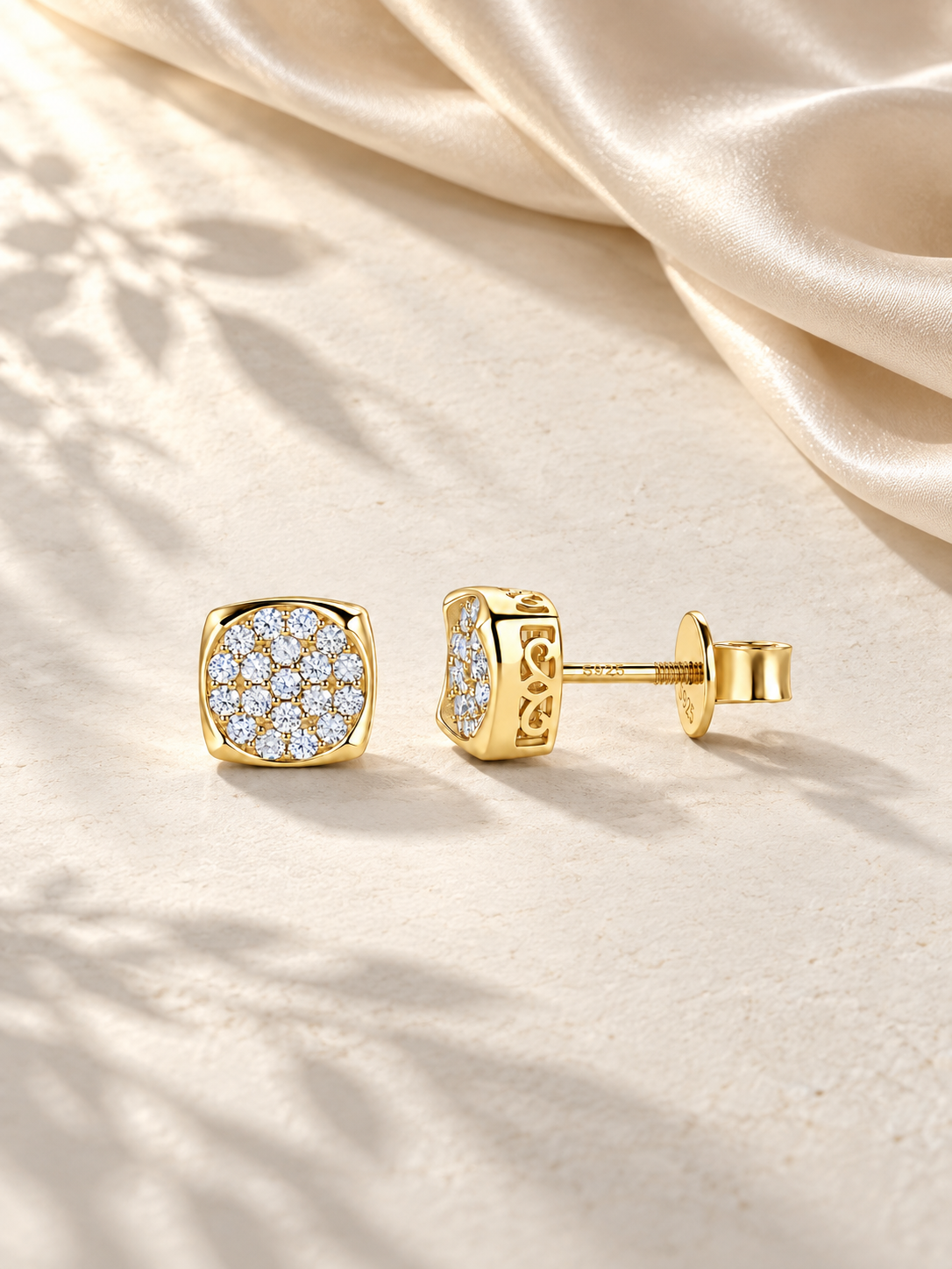 Cercei Stud Gold cu Pavé de Moissanite