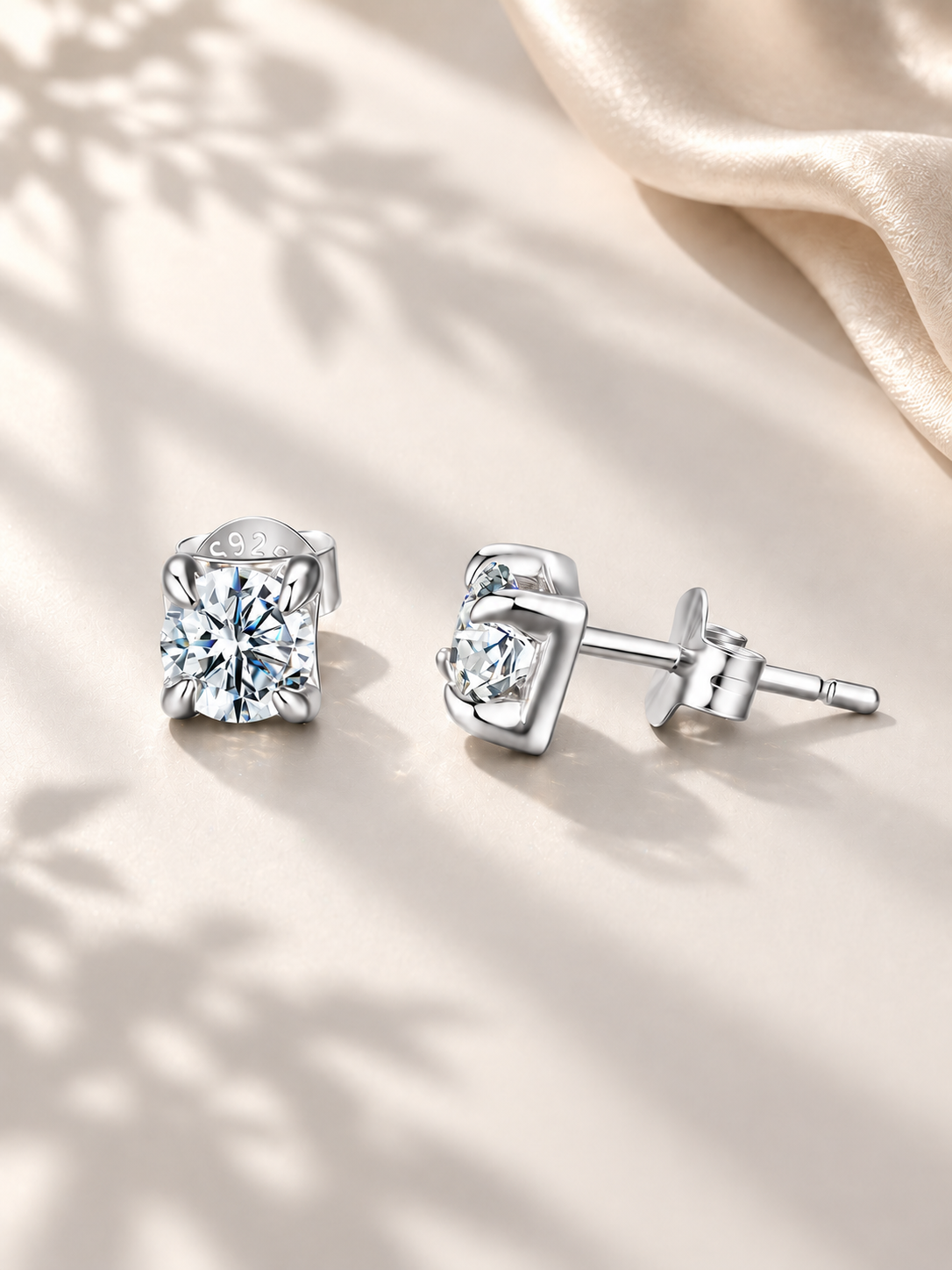 Cercei Stud Moissanite Pure Solitaire