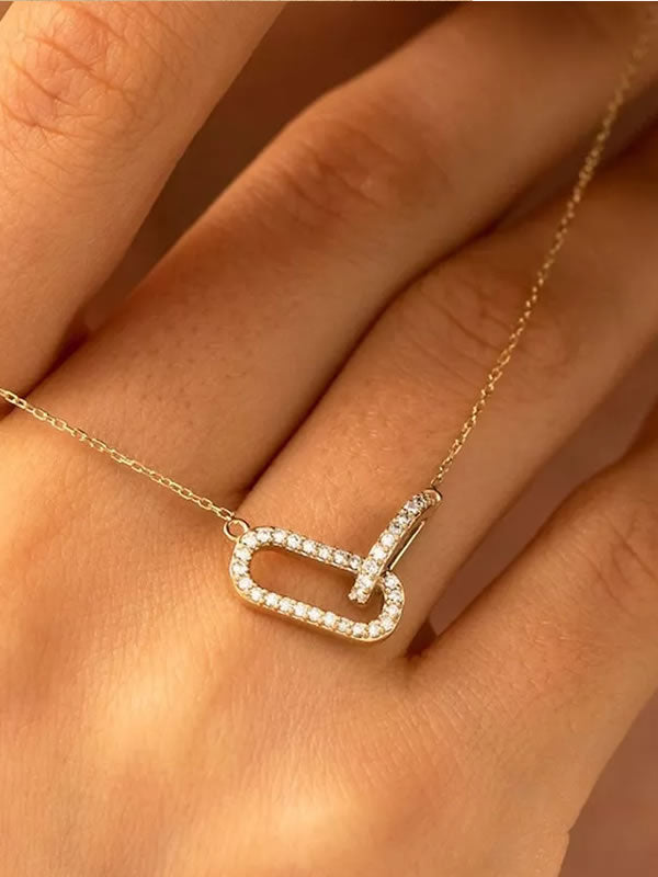 Detaliu colier geometric din argint 925 placat cu aur cu zirconii