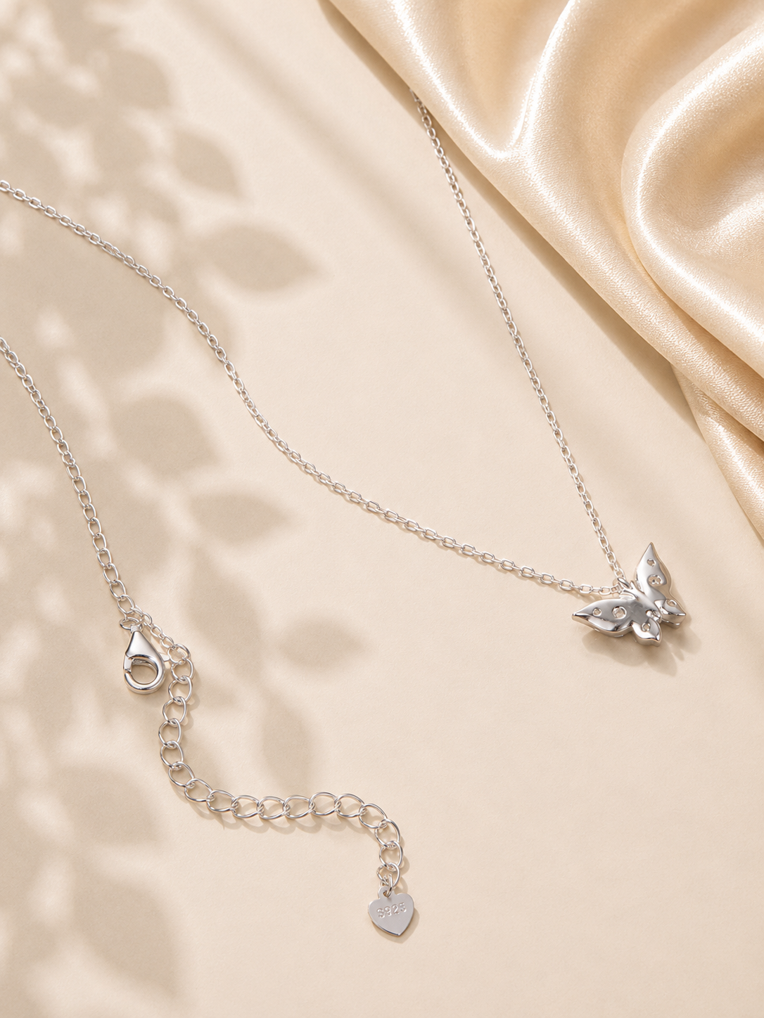 Colier din argint 925 cu pandantiv fluture și moissanite