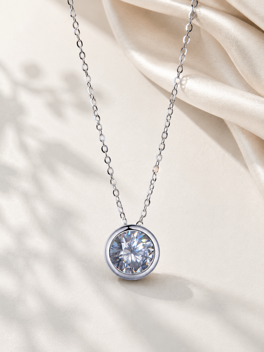 Colier delicat din argint cu moissanite 0.5 ct