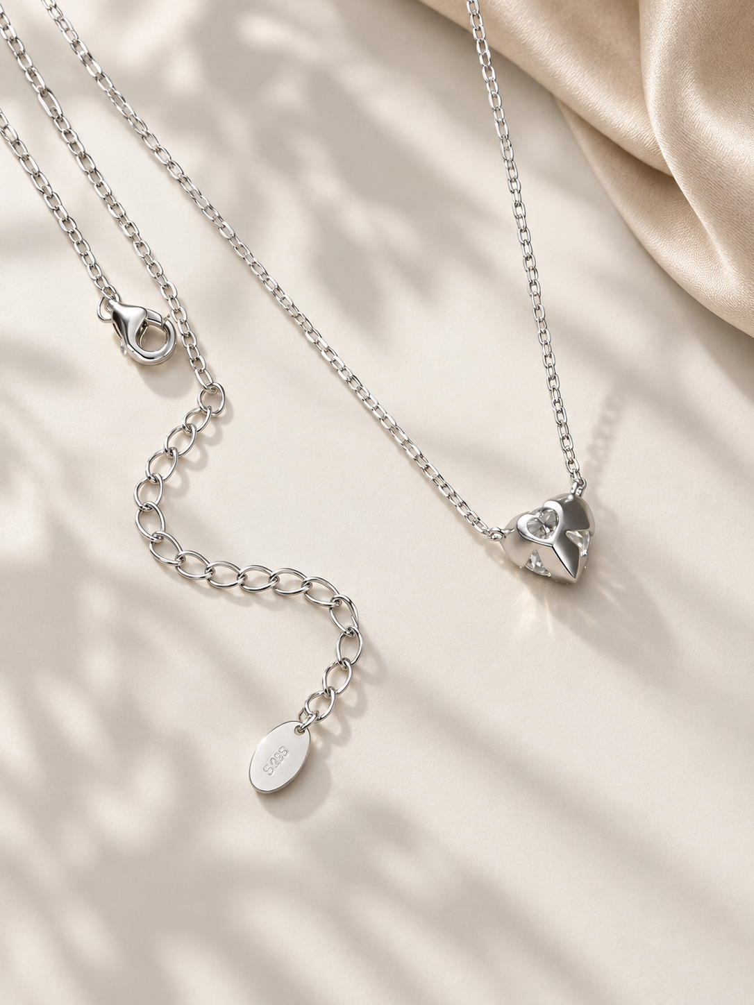 Colier din Argint Heart Embrace cu Moissanite