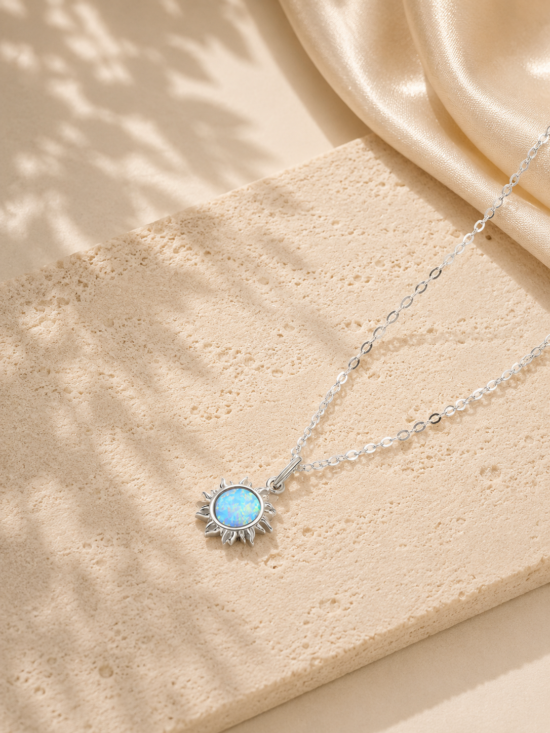 Colier elegant din argint cu opal ideal cadou