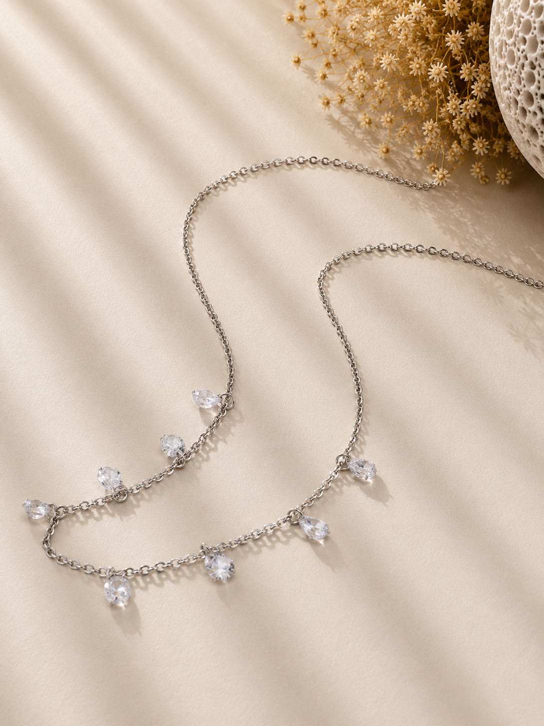 Colier elegant din argint cu zirconii