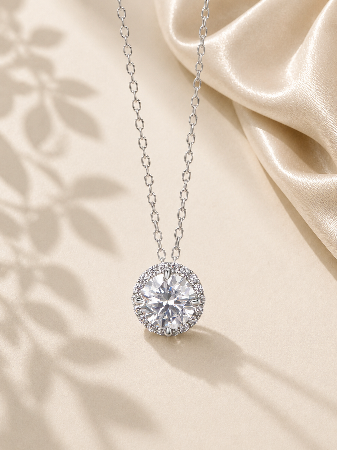 Colier Eternal Glow Halo cu moissanite și zirconii 5A