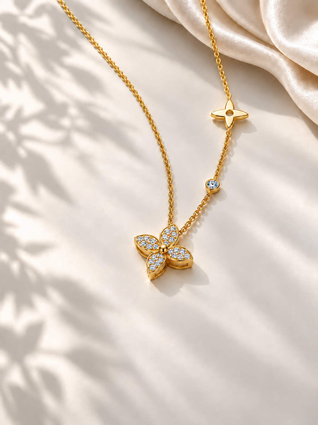 Colier Gold cu Moissanite și Motiv cu Patru Petale