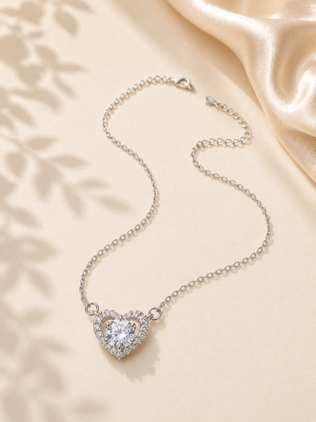 Colier Heartfelt Brilliance cu moissanite și zirconii 5A