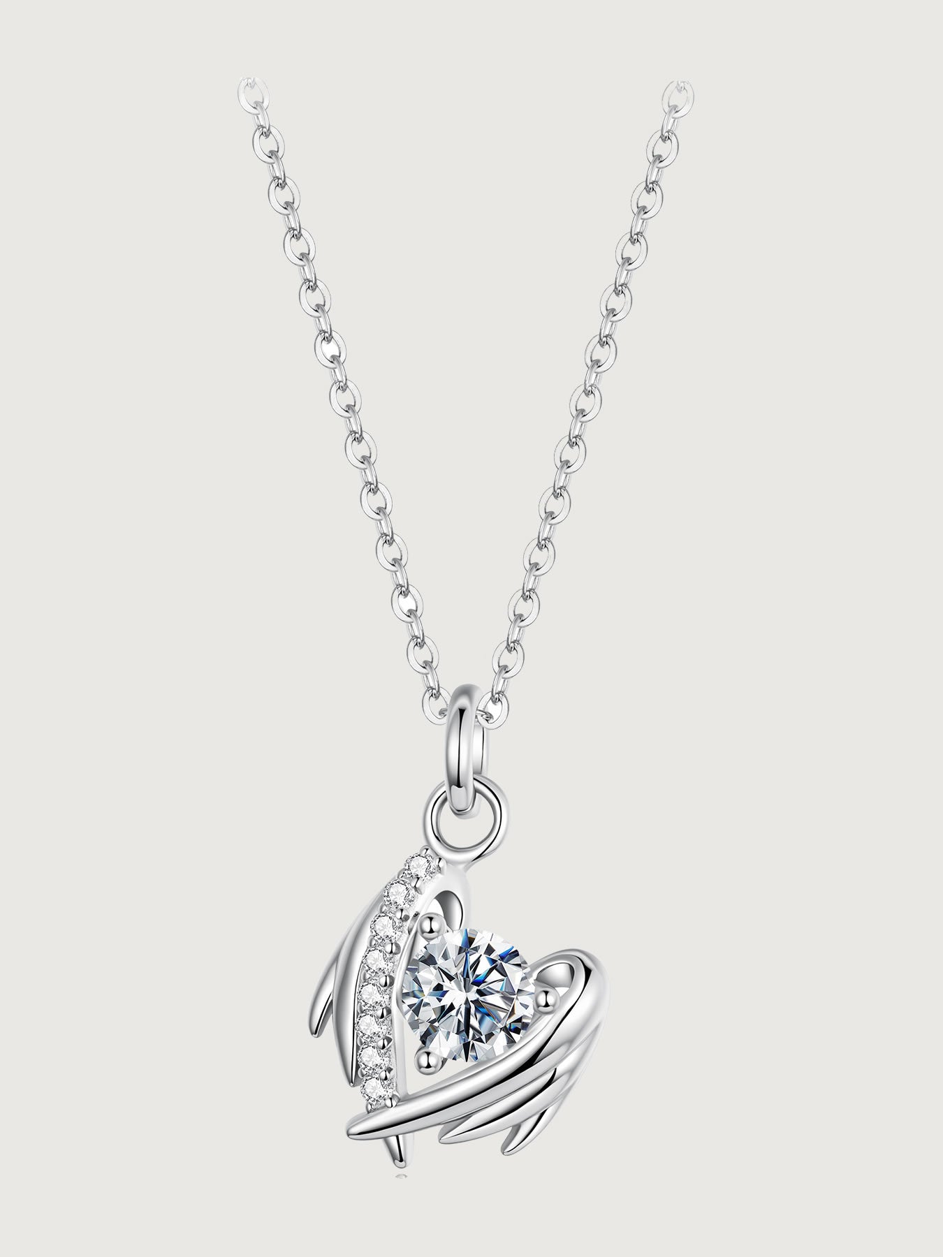 Colier din argint inima cu aripi si moissanite