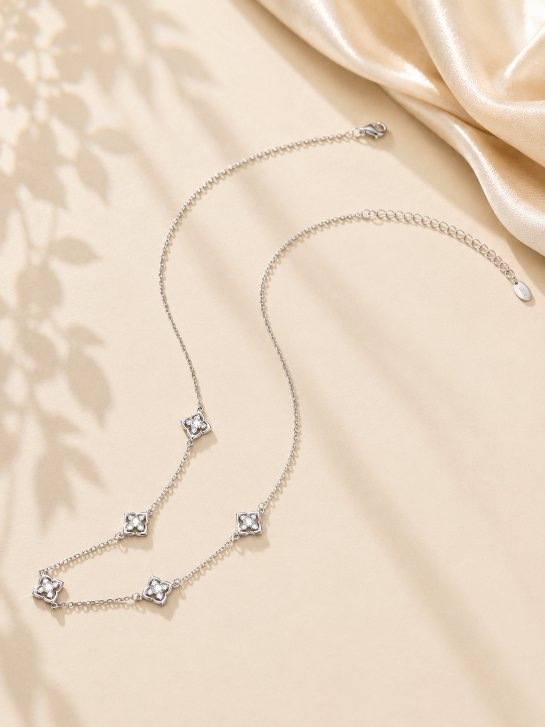 Colier premium cu Moissanite și elemente Lucky Clover