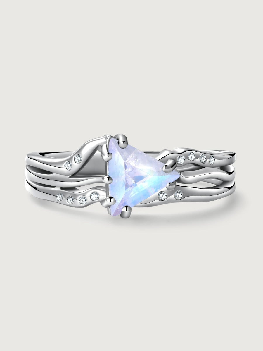 Inel din Argint Moonstone Elegance in Every Angle