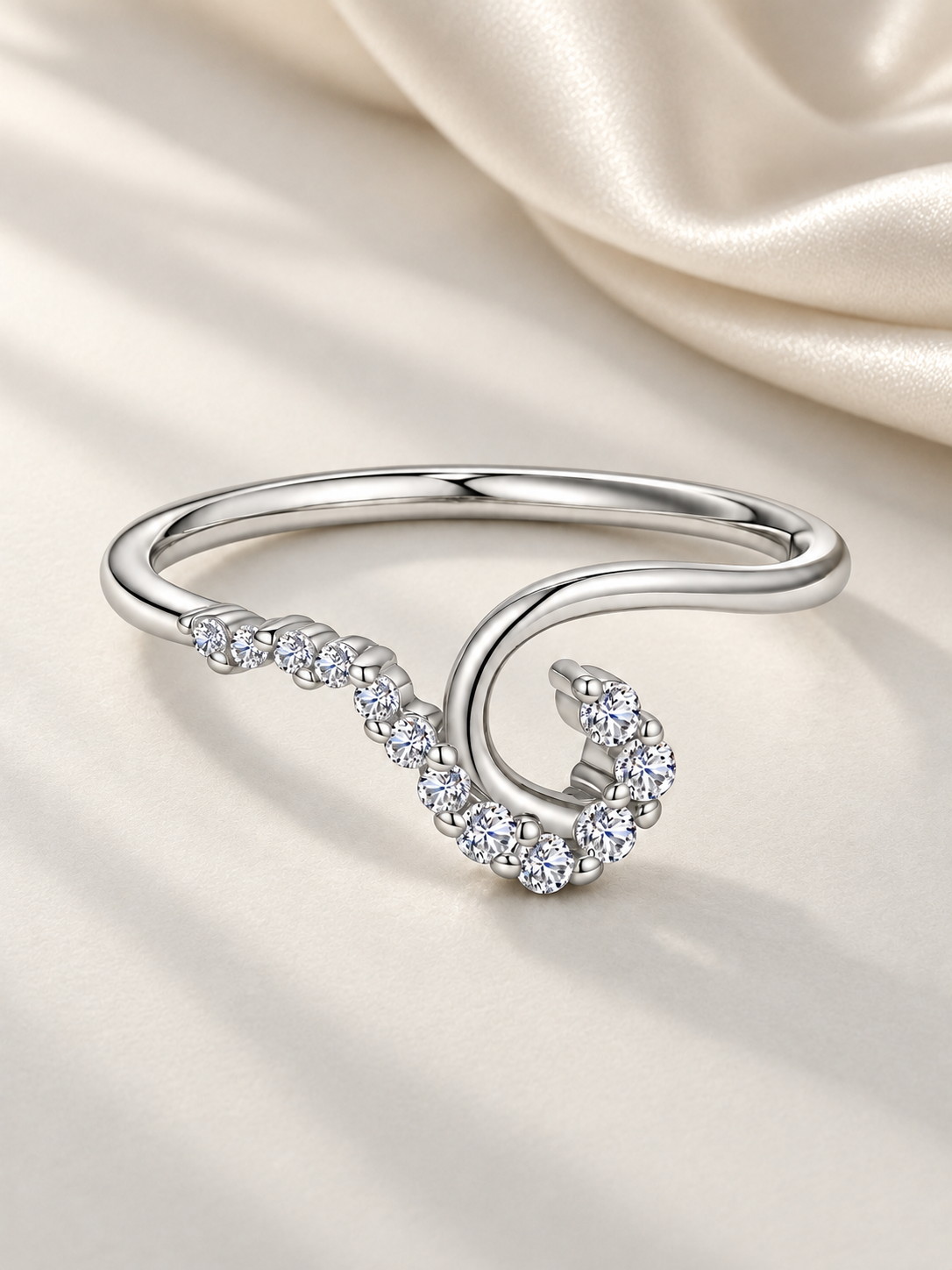 Inel din Argint 925 cu Moissanite și Design Fluid