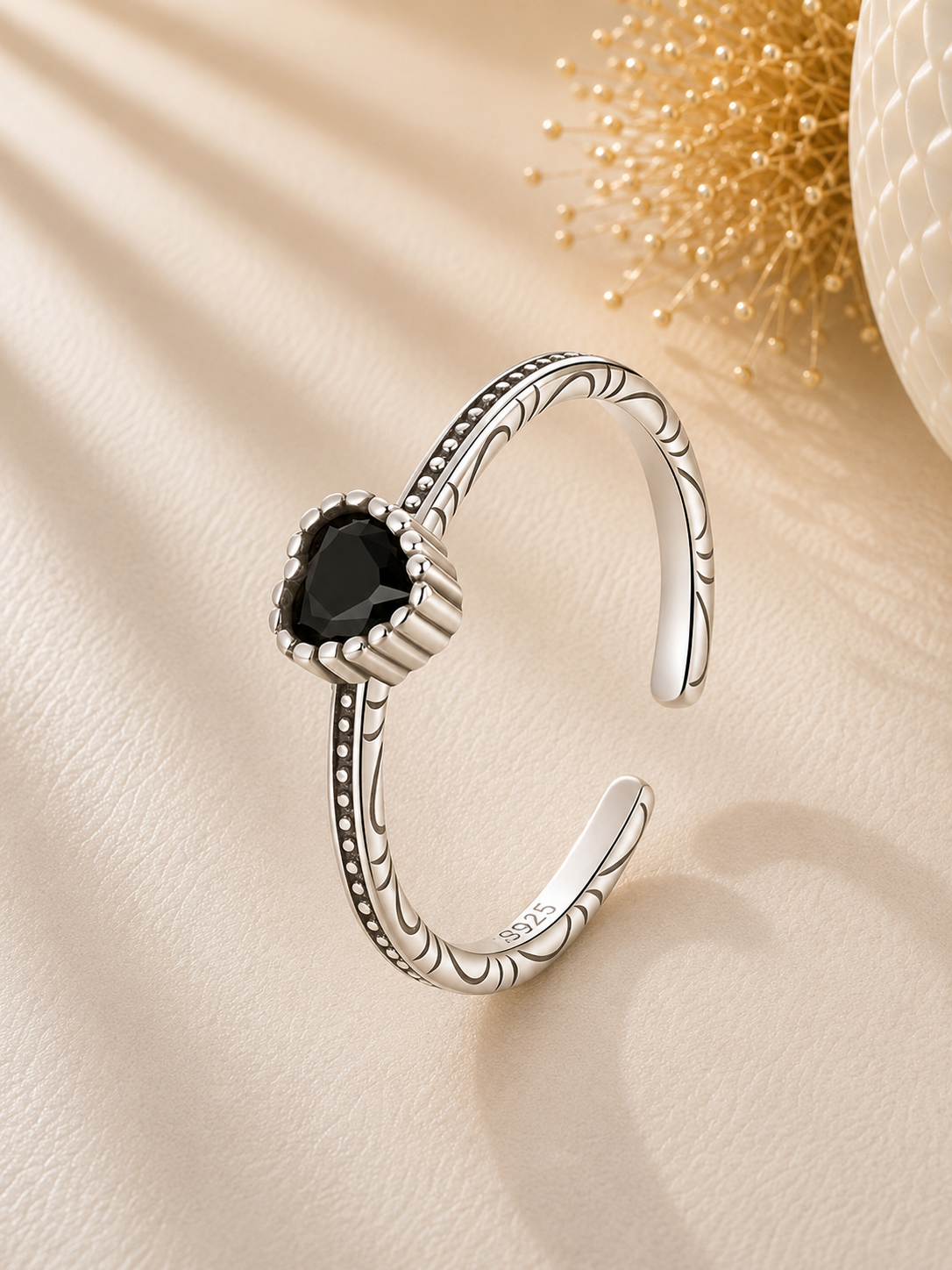 Inel din argint elegant cu zirconiu negru