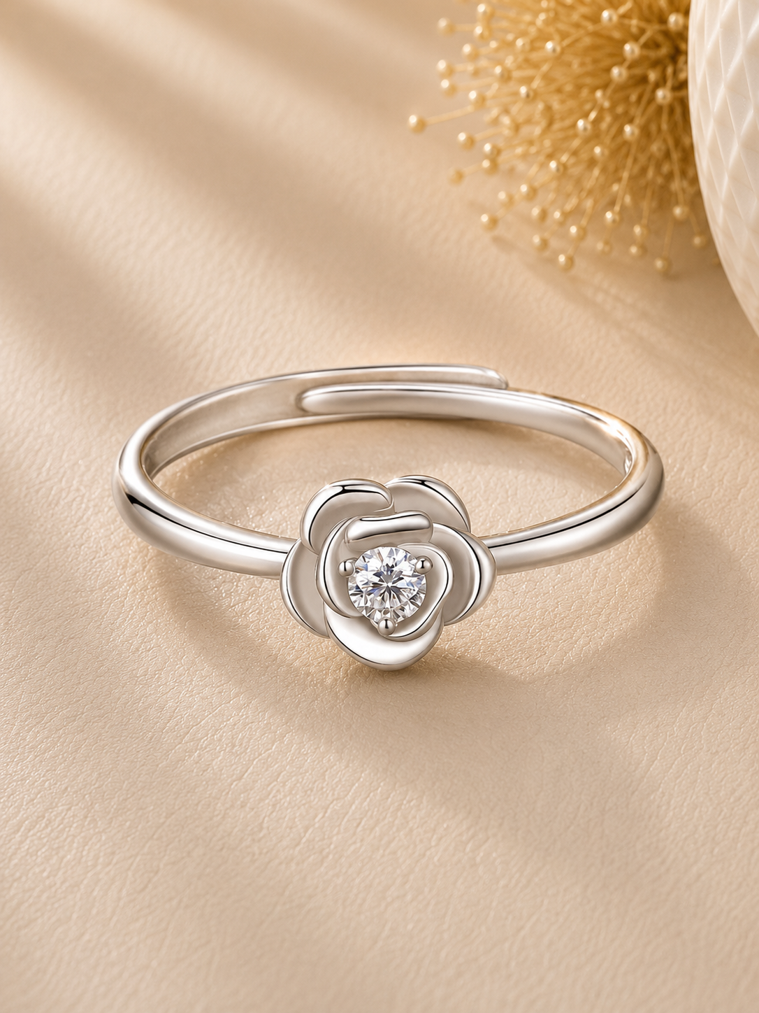 Inel floral din argint cu piatră moissanite